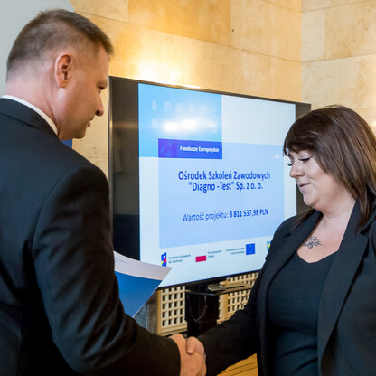 Wręczenie listów gratulacyjnych dla działania 07.02 Aktywna Integracja. fot. Tomasz Żak / UMWS