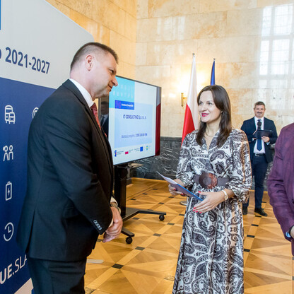 Wręczenie listów gratulacyjnych dla działania 07.02 Aktywna Integracja. fot. Tomasz Żak / UMWS