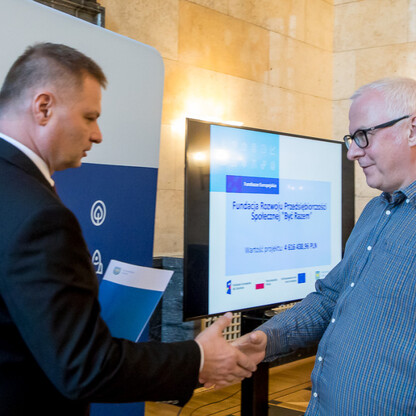 Wręczenie listów gratulacyjnych dla działania 07.02 Aktywna Integracja. fot. Tomasz Żak / UMWS