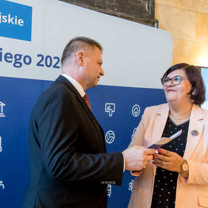 Wręczenie listów gratulacyjnych dla działania 07.02 Aktywna Integracja. fot. Tomasz Żak / UMWS