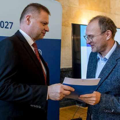 Wręczenie listów gratulacyjnych dla działania 07.02 Aktywna Integracja. fot. Tomasz Żak / UMWS