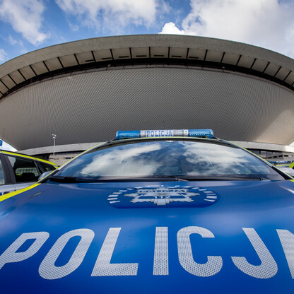 Przekazanie 85 radiowozów dla policji. fot. Tomasz Żak / UMWS
