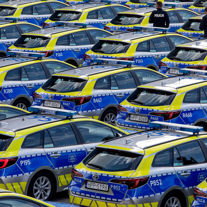 Przekazanie 85 radiowozów dla policji. fot. Tomasz Żak / UMWS