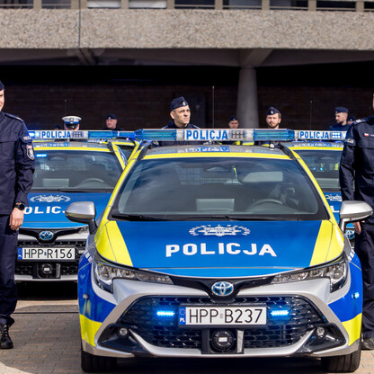 Przekazanie 85 radiowozów dla policji. fot. Tomasz Żak / UMWS