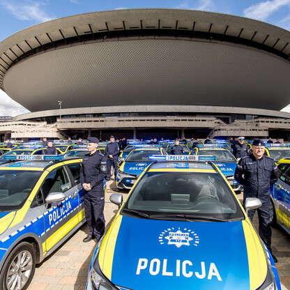 Przekazanie 85 radiowozów dla policji. fot. Tomasz Żak / UMWS