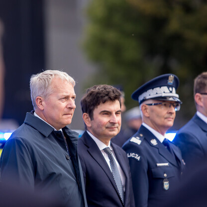 Przekazanie 85 radiowozów dla policji. fot. Tomasz Żak / UMWS