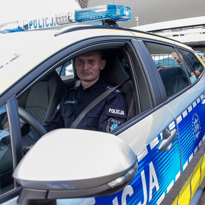 Przekazanie 85 radiowozów dla policji. fot. Tomasz Żak / UMWS