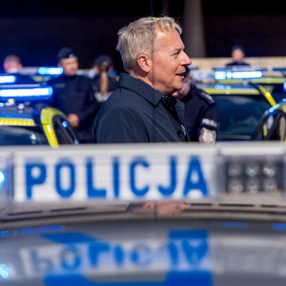 Przekazanie 85 radiowozów dla policji. fot. Tomasz Żak / UMWS