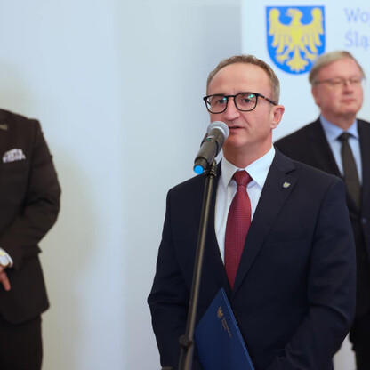 Podpisanie umowy na przebudowę skrzyżowania DW 934 z DK 44. fot. Andrzej Grygiel / UMWS