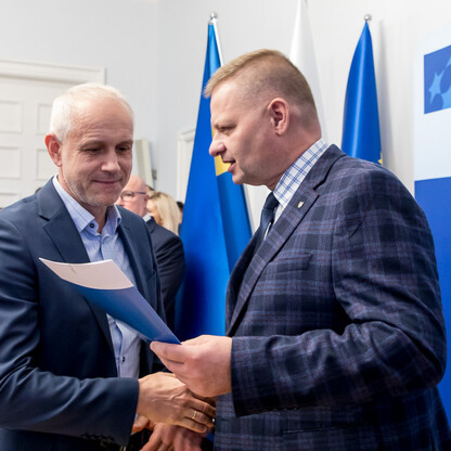 Wręczenie listów gratulacyjnych. fot. Tomasz Żak / UMWS