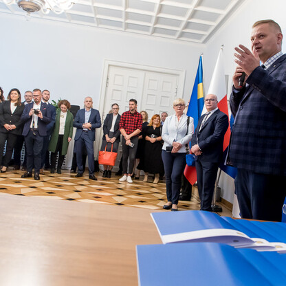 Wręczenie listów gratulacyjnych. fot. Tomasz Żak / UMWS