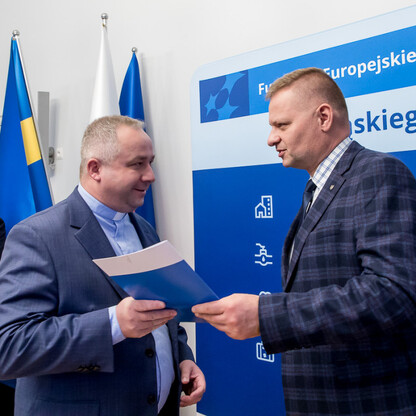 Wręczenie listów gratulacyjnych. fot. Tomasz Żak / UMWS