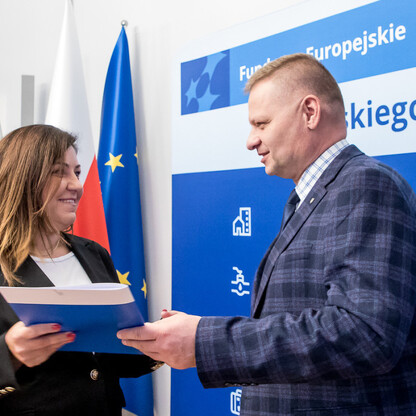 Wręczenie listów gratulacyjnych. fot. Tomasz Żak / UMWS