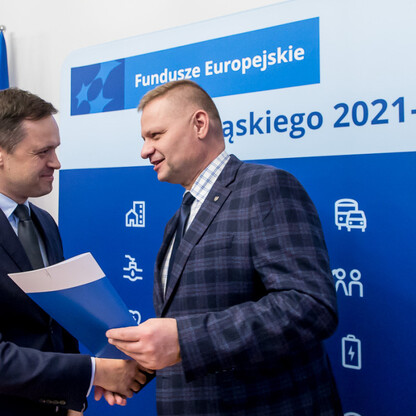 Wręczenie listów gratulacyjnych. fot. Tomasz Żak / UMWS