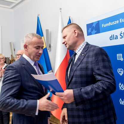Wręczenie listów gratulacyjnych. fot. Tomasz Żak / UMWS
