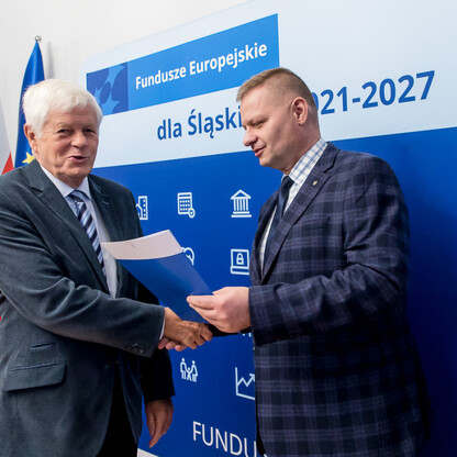 Wręczenie listów gratulacyjnych. fot. Tomasz Żak / UMWS
