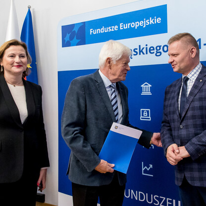 Wręczenie listów gratulacyjnych. fot. Tomasz Żak / UMWS