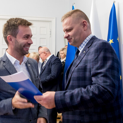 Wręczenie listów gratulacyjnych. fot. Tomasz Żak / UMWS