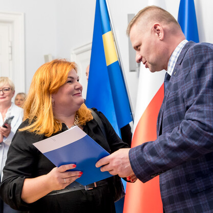 Wręczenie listów gratulacyjnych. fot. Tomasz Żak / UMWS