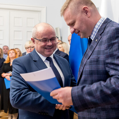 Wręczenie listów gratulacyjnych. fot. Tomasz Żak / UMWS