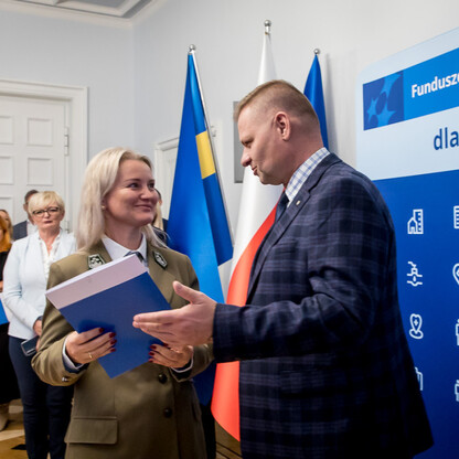 Wręczenie listów gratulacyjnych. fot. Tomasz Żak / UMWS