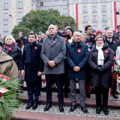 Uroczystości pod pomnikiem Józefa Piłsudskiego w Katowicach. fot. Tomasz Żak / UMWS