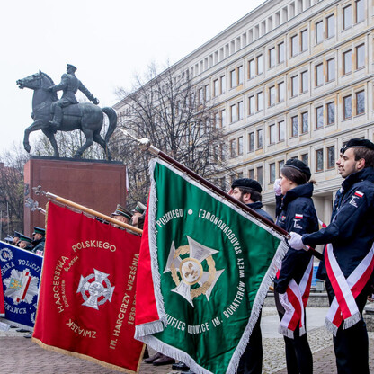 Uroczystości pod pomnikiem Józefa Piłsudskiego w Katowicach. fot. Tomasz Żak / UMWS