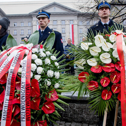 Uroczystości pod pomnikiem Józefa Piłsudskiego w Katowicach. fot. Tomasz Żak / UMWS