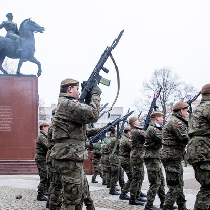 Uroczystości pod pomnikiem Józefa Piłsudskiego w Katowicach. fot. Tomasz Żak / UMWS