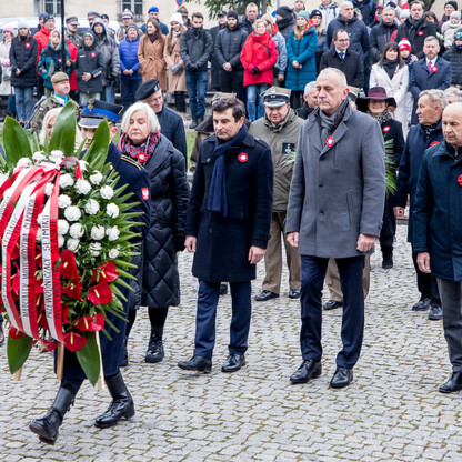 Uroczystości pod pomnikiem Józefa Piłsudskiego w Katowicach. fot. Tomasz Żak / UMWS