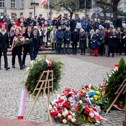 Uroczystości pod pomnikiem Józefa Piłsudskiego w Katowicach. fot. Tomasz Żak / UMWS