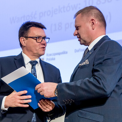 Wręczenie listów gratulacyjnych. fot. Tomasz Żak / UMWS
