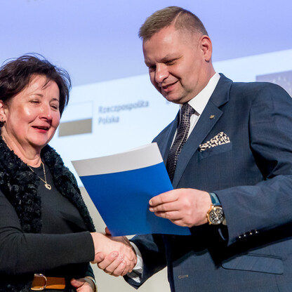 Wręczenie listów gratulacyjnych. fot. Tomasz Żak / UMWS