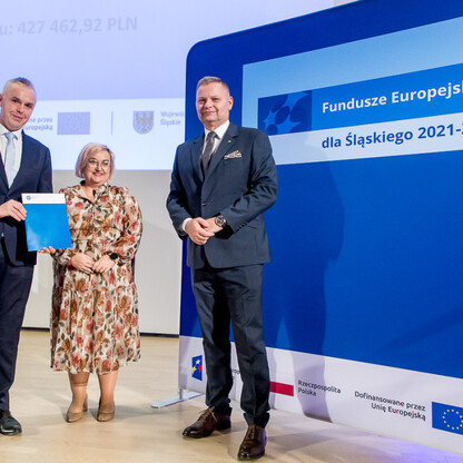 Wręczenie listów gratulacyjnych. fot. Tomasz Żak / UMWS
