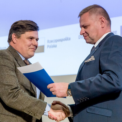 Wręczenie listów gratulacyjnych. fot. Tomasz Żak / UMWS