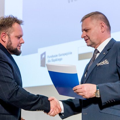 Wręczenie listów gratulacyjnych. fot. Tomasz Żak / UMWS
