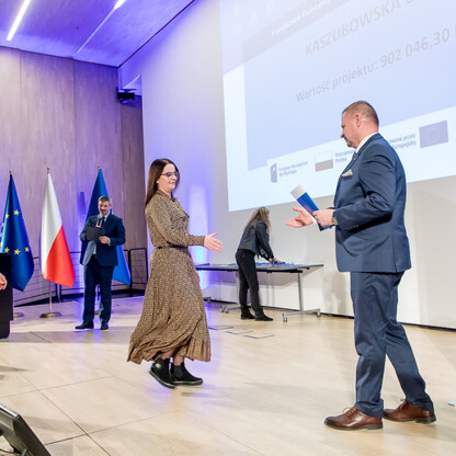 Wręczenie listów gratulacyjnych. fot. Tomasz Żak / UMWS