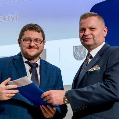 Wręczenie listów gratulacyjnych. fot. Tomasz Żak / UMWS