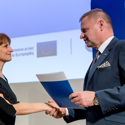 Wręczenie listów gratulacyjnych. fot. Tomasz Żak / UMWS