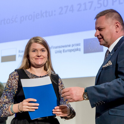 Wręczenie listów gratulacyjnych. fot. Tomasz Żak / UMWS