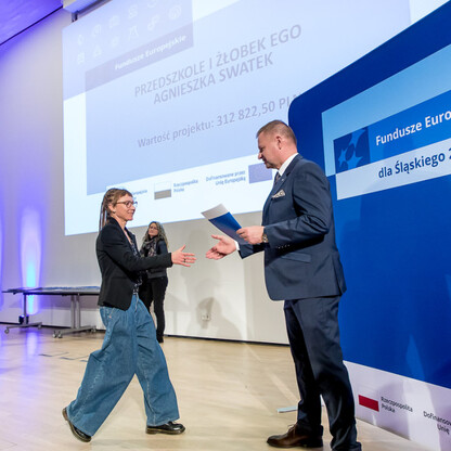 Wręczenie listów gratulacyjnych. fot. Tomasz Żak / UMWS
