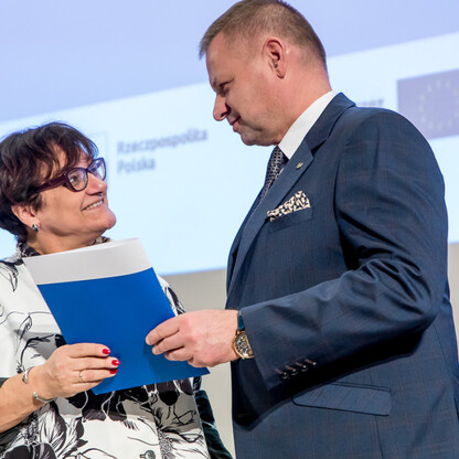 Wręczenie listów gratulacyjnych. fot. Tomasz Żak / UMWS