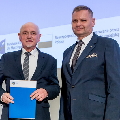 Wręczenie listów gratulacyjnych. fot. Tomasz Żak / UMWS