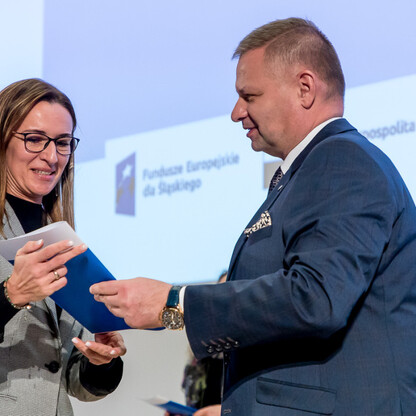 Wręczenie listów gratulacyjnych. fot. Tomasz Żak / UMWS