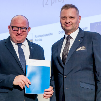 Wręczenie listów gratulacyjnych. fot. Tomasz Żak / UMWS