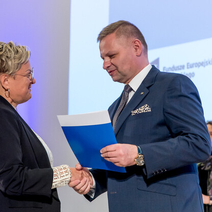 Wręczenie listów gratulacyjnych. fot. Tomasz Żak / UMWS