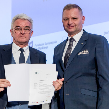 Wręczenie listów gratulacyjnych. fot. Tomasz Żak / UMWS
