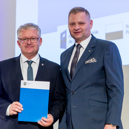 Wręczenie listów gratulacyjnych. fot. Tomasz Żak / UMWS