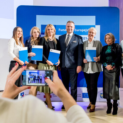 Wręczenie listów gratulacyjnych. fot. Tomasz Żak / UMWS