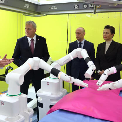Prezentacja robota chirurgicznego. fot. Andrzej Grygiel / UMWS